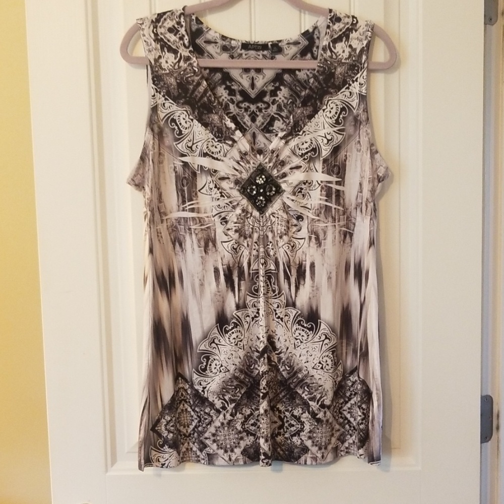 Beautiful sleeveless top!